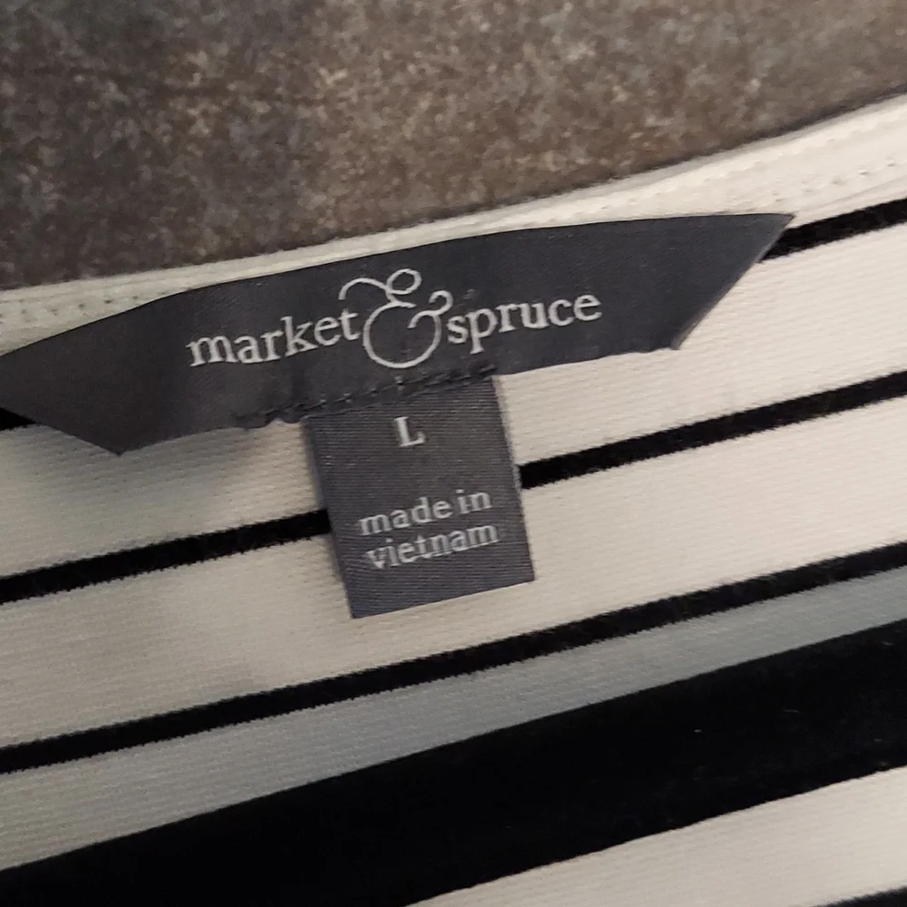 🛑🛑 SOLD SOLD SOLD 🛑🛑 Top & shorts - Picture 2 of 3